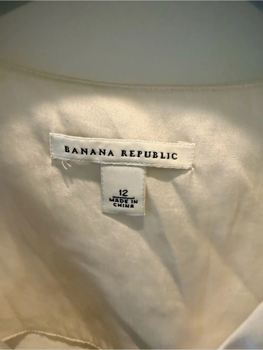 Banana Republic Ivory Pleated V Neck Sleeveless Blouse Top Size 12